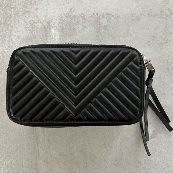 Designer Style Black Matelasse Quilted Camera Crossbody Shoulder Bag , Black NEW - Picture 3 of 10